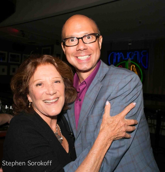 Photo Flash: Steve Bakunas Paints Linda Lavin for 'Portrait of an Artist' Image