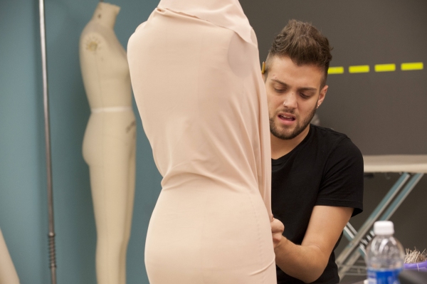 Photo Coverage: Sneak Peek - PROJECT RUNWAY Tonight, September 20 - Debra Messing, The Rockettes & More! Image