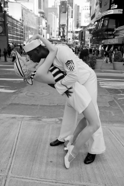 Photo Exclusive: Out on the Town with the Cast of the ANYTHING GOES Tour- Meet the Company!  Image