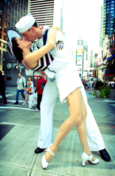 Photo Exclusive: Out on the Town with the Cast of the ANYTHING GOES Tour- Meet the Company!  Image