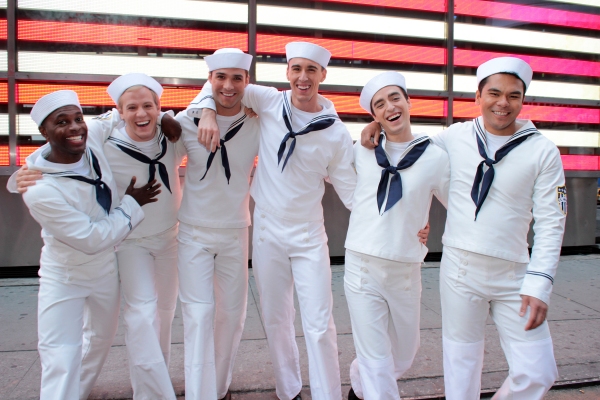 Photo Exclusive: Out on the Town with the Cast of the ANYTHING GOES Tour- Meet the Company!  Image