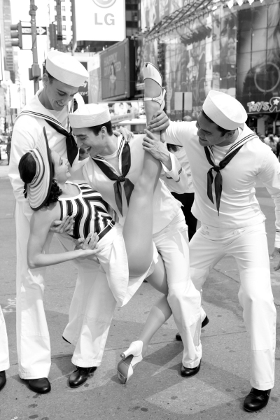 Photo Exclusive: Out on the Town with the Cast of the ANYTHING GOES Tour- Meet the Company!  Image