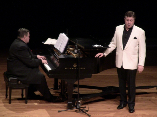 Photo Flash: Anthony Kearns at Bell Cultural Events Center in Kansas City Image