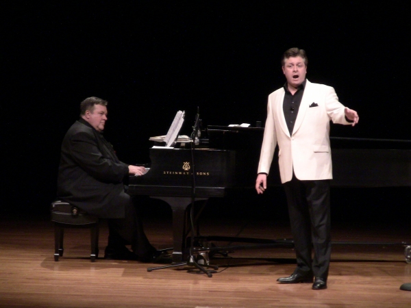 Photo Flash: Anthony Kearns at Bell Cultural Events Center in Kansas City Image