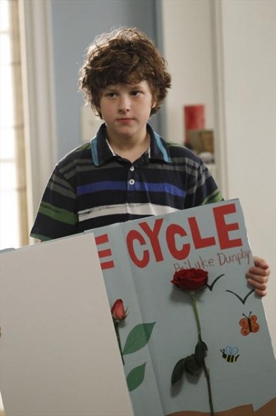 Photo Coverage: Sneak Peek at MODERN FAMILY on 10/10- Pregnant Gloria! Image