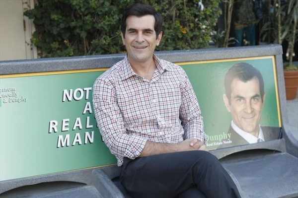 Photo Coverage: Sneak Peek at MODERN FAMILY on 10/10- Pregnant Gloria! Image