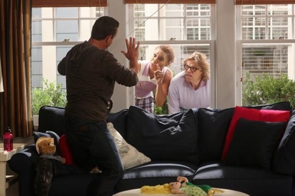 Photo Coverage: Preview THE NEIGHBORS on 10/10! 