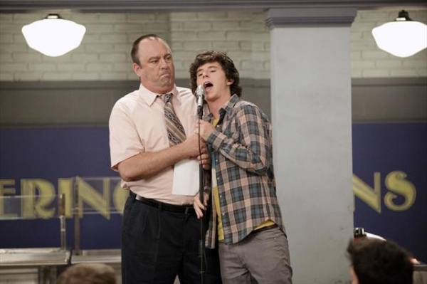 Photo Coverage: Sneak Peek at THE MIDDLE on 10/3 Image