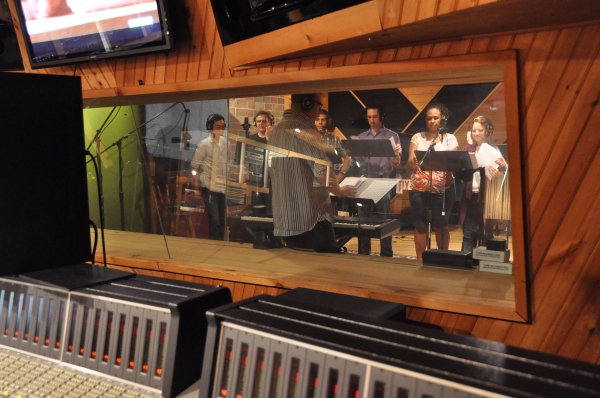 Exclusive Photos: MARY POPPINS Cast Sings 'Carols For A Cure' Image