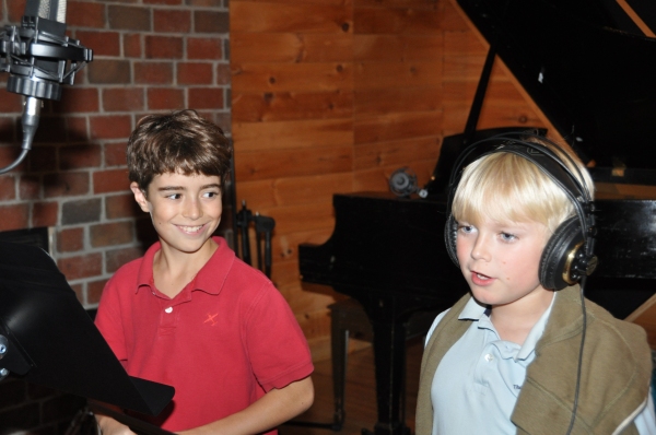 Exclusive Photos: MARY POPPINS Cast Sings 'Carols For A Cure' Image