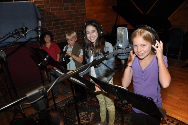 Exclusive Photos: MARY POPPINS Cast Sings 'Carols For A Cure' Image