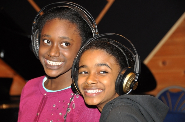 Exclusive Photos: THE LION KING Kids Sing 'Carols For A Cure' Image
