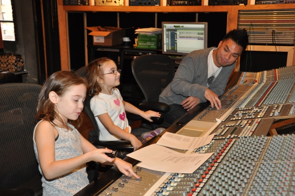 Photo Exclusive: ONCE Cast Records for 'Carols For A Cure'  Image