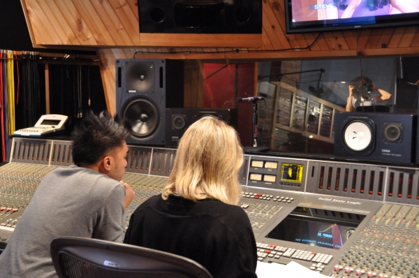 Photo Exclusive: ONCE Cast Records for 'Carols For A Cure'  Image