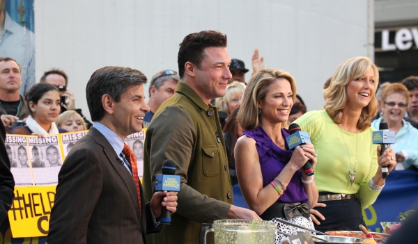  Chef Rocco Dispirito with George Stephanopoulos and Lara Spencer promoting his new b Photo