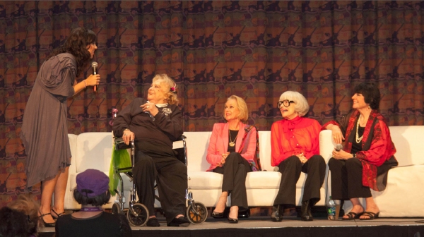 Michelle J. Patterson thanks the Legend Ladies panel members, Rose Marie, Tippi Hedre Photo