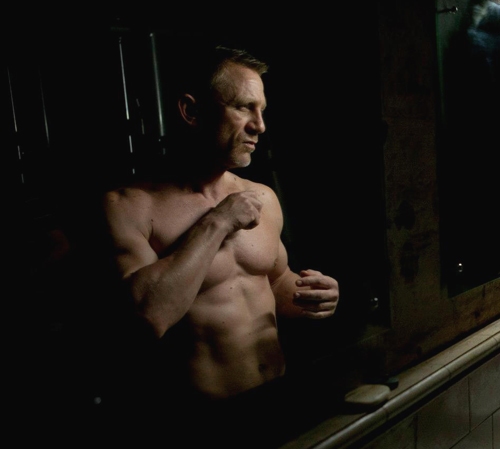 Photo Flash: New SKYFALL Stills - Daniel Craig, Javier Bardem and More! 
