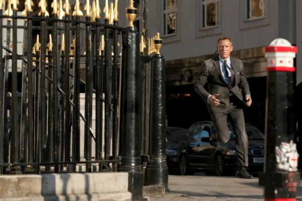 Photo Flash: New SKYFALL Stills - Daniel Craig, Javier Bardem and More! Image