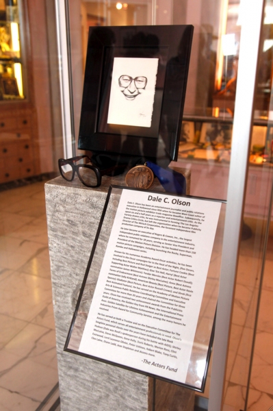 Photo Flash: Over 300 Stars Gather to Celebrate Life Industry Advocate Dale Olson Image