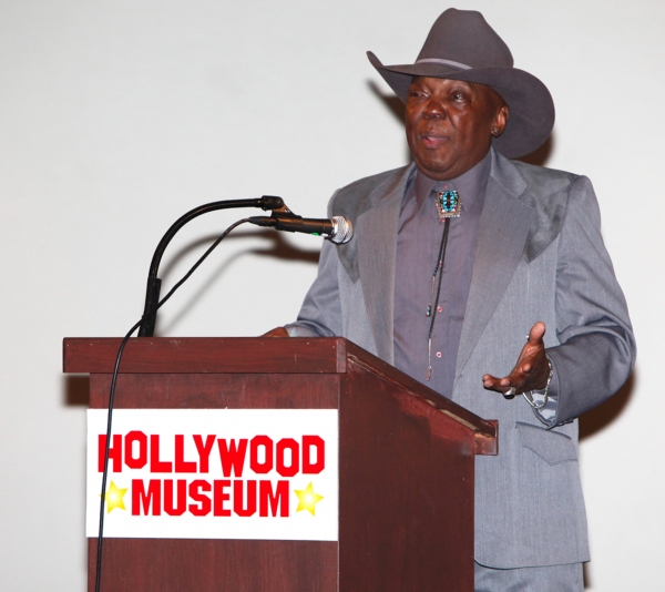 Photo Flash: Over 300 Stars Gather to Celebrate Life Industry Advocate Dale Olson Image