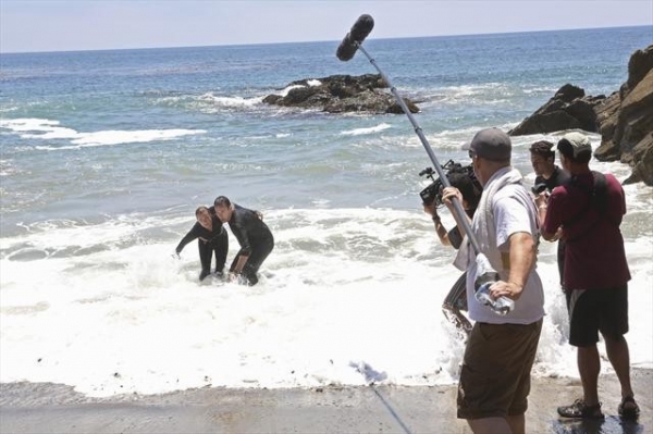 Photo Flash: Behind-The-Scenes Look at Last Night's REVENGE!  Image