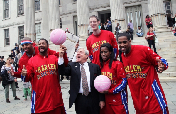 Photo Flash: BP Markowitz Welcomes Harlem Globetrotters to Brooklyn Image
