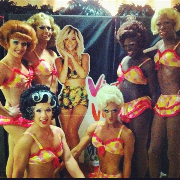 Photo Flash: Saturday Intermission Pics, Oct 6 - Perez Hilton's Last NEWSical Shot, ANYTHING GOES' First Tour Pic and More! Image