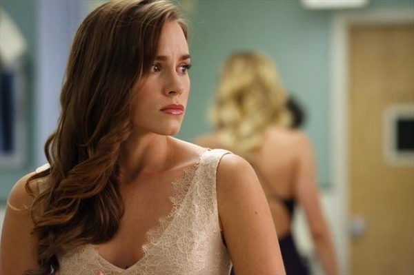 Photo Flash: Sneak Preview of REVENGE's 'Intuition' Episode, Airing 10/21 Image