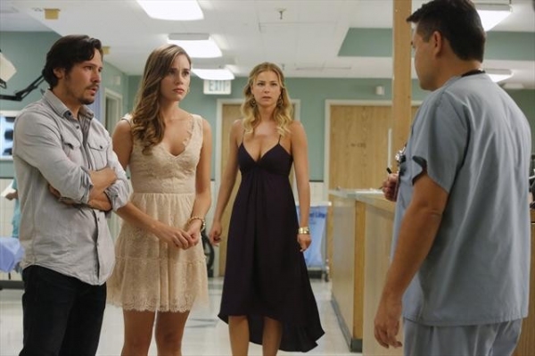 Photo Flash: Sneak Preview of REVENGE's 'Intuition' Episode, Airing 10/21 Image