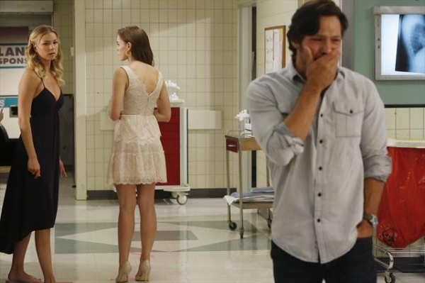 Photo Flash: Sneak Preview of REVENGE's 'Intuition' Episode, Airing 10/21 Image