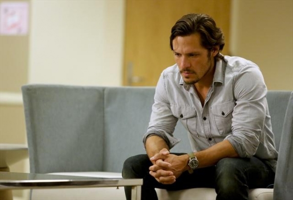 Photo Flash: Sneak Preview of REVENGE's 'Intuition' Episode, Airing 10/21 Image
