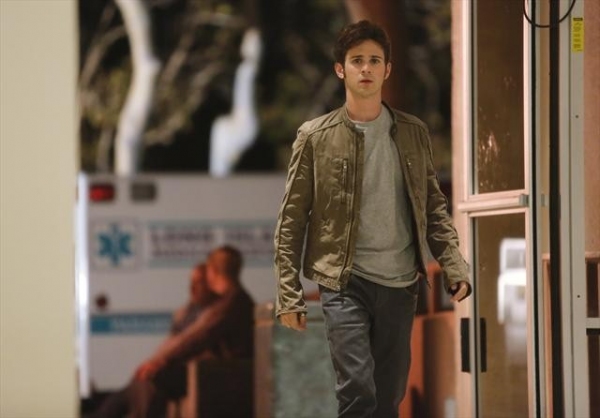 Photo Flash: Sneak Preview of REVENGE's 'Intuition' Episode, Airing 10/21 Image