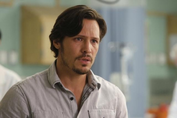 Photo Flash: Sneak Preview of REVENGE's 'Intuition' Episode, Airing 10/21 Image