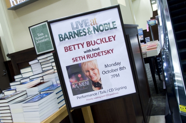 Photo Flash: Betty Buckley Sings from  'Ah, Men!' at Barnes & Noble 