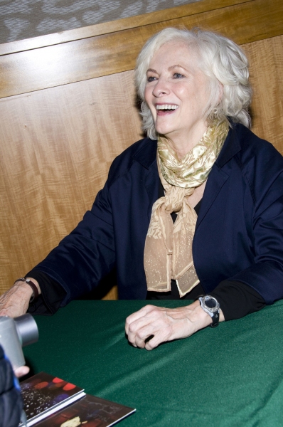 Photo Flash: Betty Buckley Sings from 'Ah, Men!' at Barnes & Noble Image