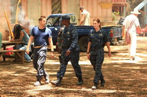 Photo Flash: First Look at LAST RESORT's Upcoming Episode, 'Voluntold'; Airs 10/18 Image