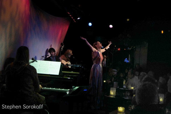 Photo Coverage: Lauren Fox Brings CANYON FOLKIES to Metropolitan Room Image