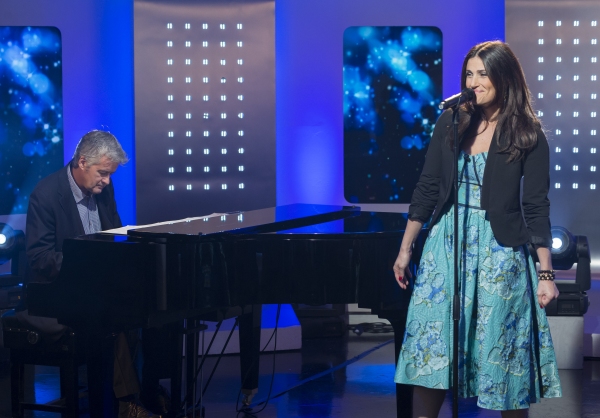Photo Flash: Idina Menzel Performs 'Both Sides, Now' on UK's 'This Morning'! Image