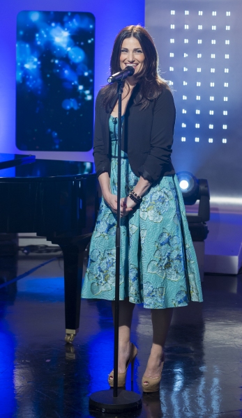 Photo Flash: Idina Menzel Performs 'Both Sides, Now' on UK's 'This Morning'! Image