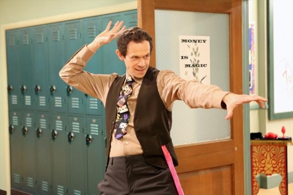 Photo Flash: First Look at SUBURGATORY's Upcoming Episode, 'Foam Finger,' 11/7 Image