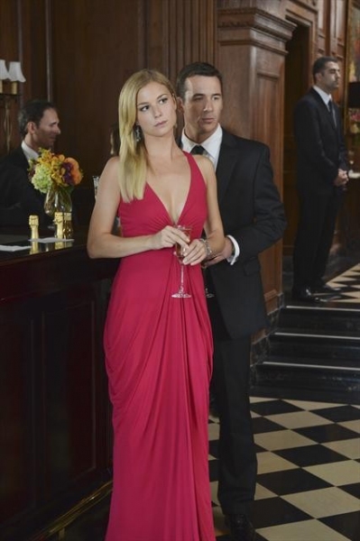 Photo Flash: First Look at REVENGE's 11/4 Episode 'Illusion' Image