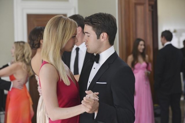 Photo Flash: First Look at REVENGE's 11/4 Episode 'Illusion' Image