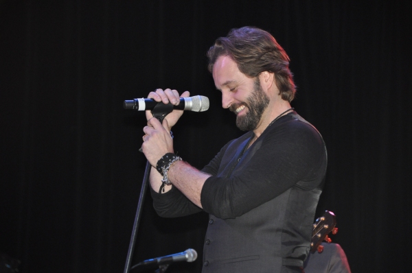 Photo Coverage: Alfie Boe Plays NYC's Town Hall! Image