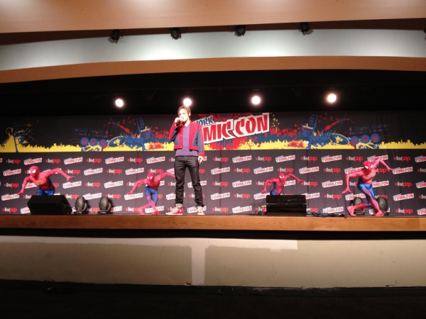 Photo Flash: SPIDER-MAN Cast Visits NYC Comic Con Image