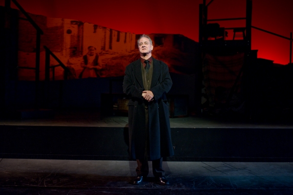 Photo Flash: First Look at Steppenwolf Theatre's THE BOOK THIEF 