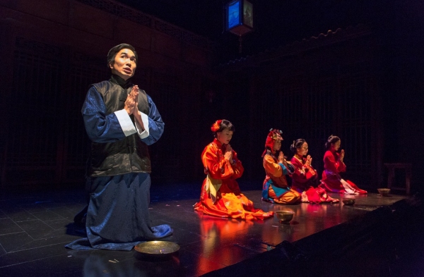 Photo Flash: First Look at Signature Theatre Company’s GOLDEN CHILD Image