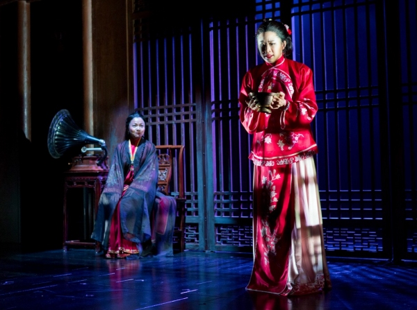 Photo Flash: First Look at Signature Theatre Company’s GOLDEN CHILD Image