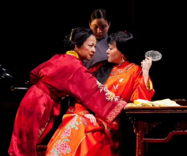 Photo Flash: First Look at Signature Theatre Company’s GOLDEN CHILD Image