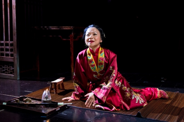 Photo Flash: First Look at Signature Theatre Company’s GOLDEN CHILD Image