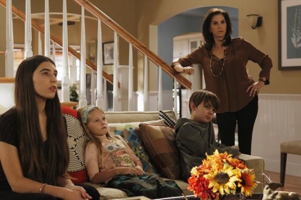 Photo Flash: First Look at THE NEIGHBORS' Thanksgiving Episode 